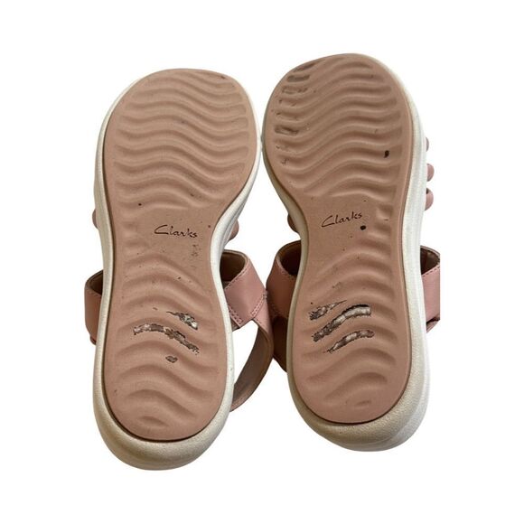 CLARKS CLOUDSTEPPER DRIFT EASE SANDAL. TAUPE. - Picture 9 of 10